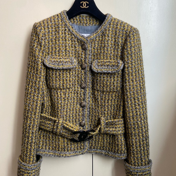 Chanel Tweed Jacket and Skirt Set Rare 2017 Collection - Picture 4 of 14